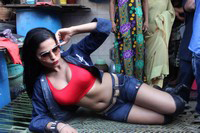 Veena Malik Visits Kamathipura Hot Photos
